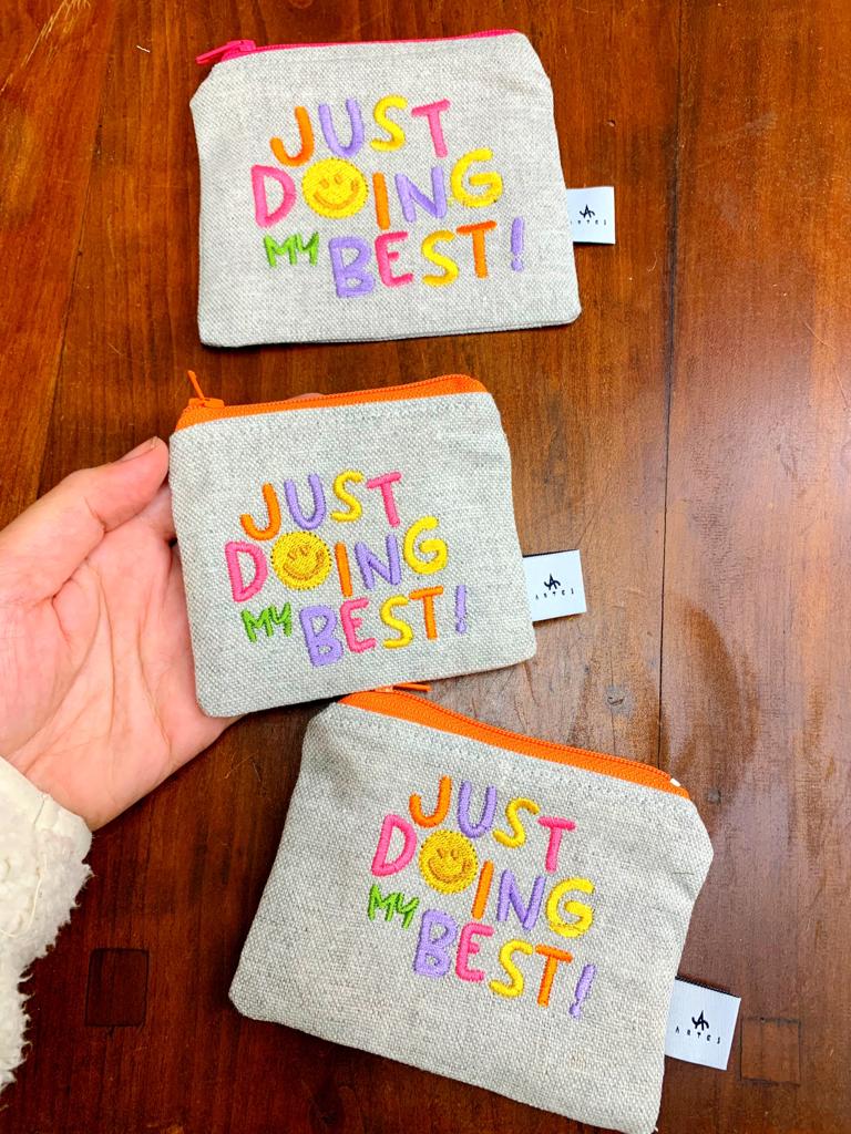 Mini pochette ricamata "just doing my best"