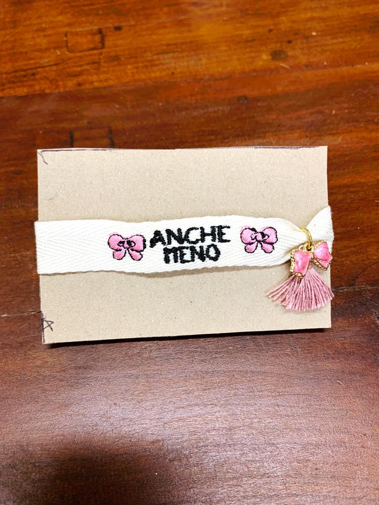 braccialetto ricamato personalizzato anche meno con pendenti.
