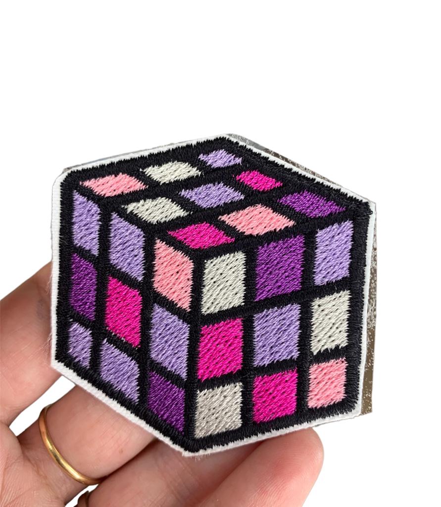 Patch,toppa ricamata termoadesiva cubo di rubik pink