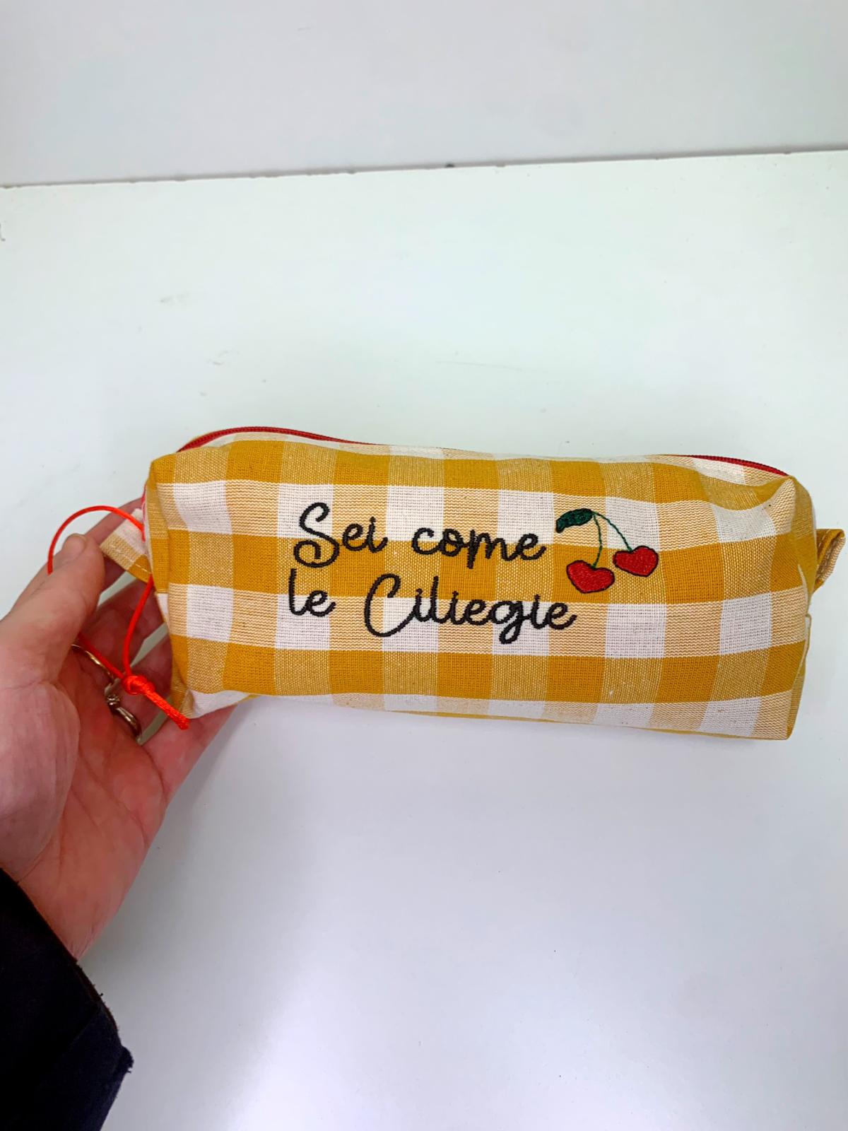 Astuccio /pochette canapa cotone ricamata "sei come le ciliegie"