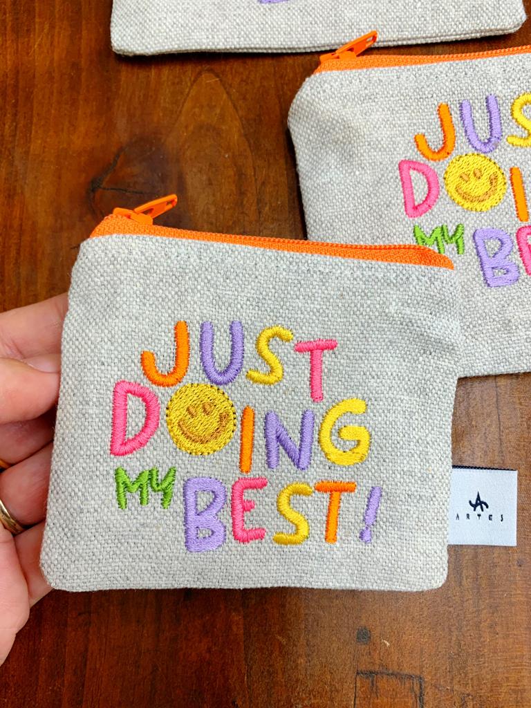 Mini pochette ricamata "just doing my best"