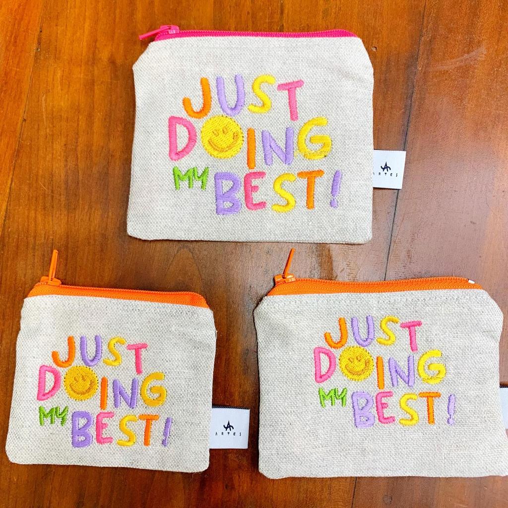 Mini pochette ricamata "just doing my best"