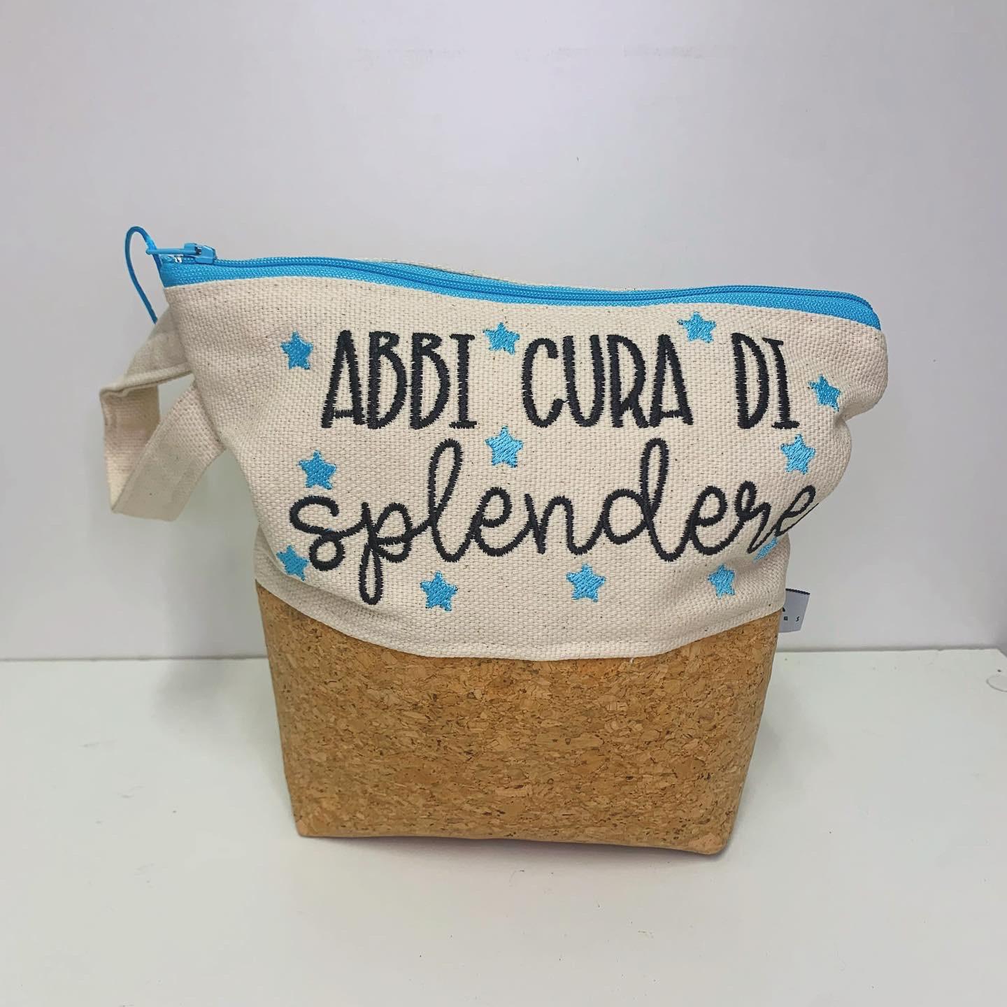 Pochette trapezio canapa naturale e sughero ricamata "abbi cura di splendere"