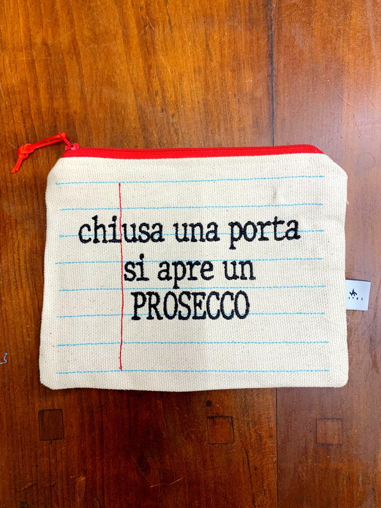 Pochette ricamata quaderno "chiusa una porta si apre un proseco"