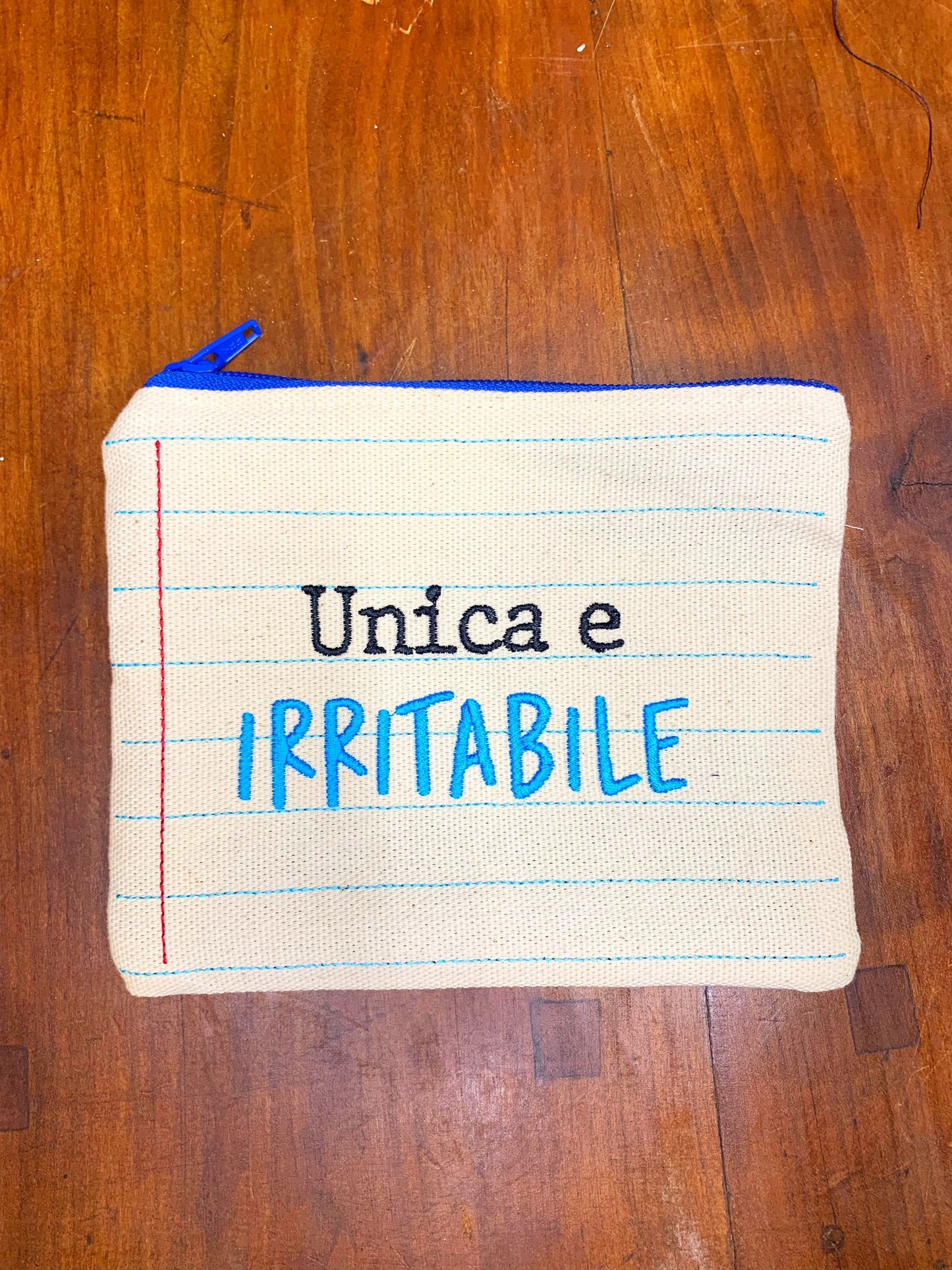 Pochette ricamata quaderno "Unica e irritabile"