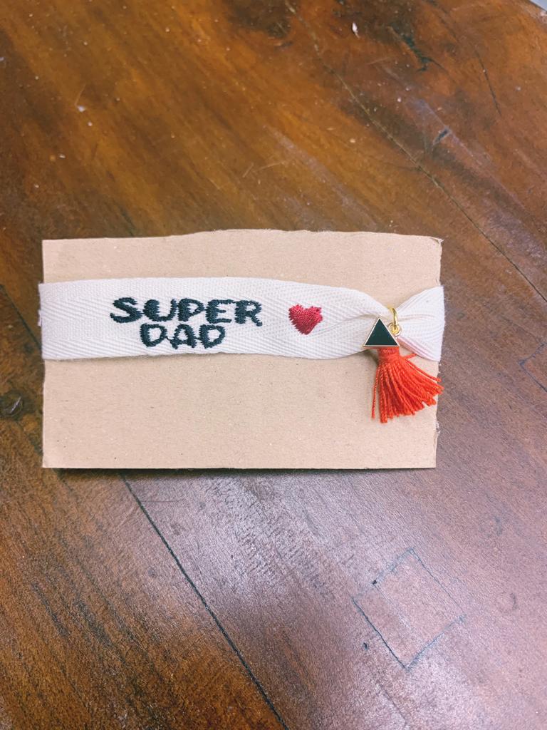 Braccialetto ricamato personalizzato "super dad" con pendenti