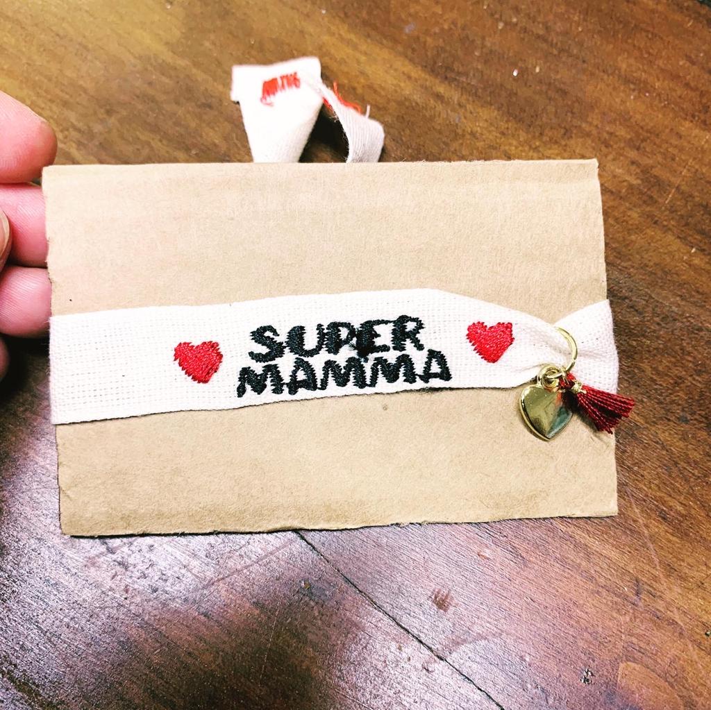 Braccialetto ricamato personalizzato  "super mamma" con cuore